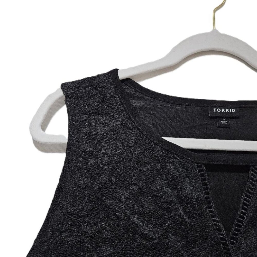 TORRID BLACK LACE BABY DOLL SLEEVELESS KEYHOLE TOP 2 - Picture 5 of 11